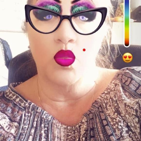 Meet your Posher, Lori - Picture 1 of 1